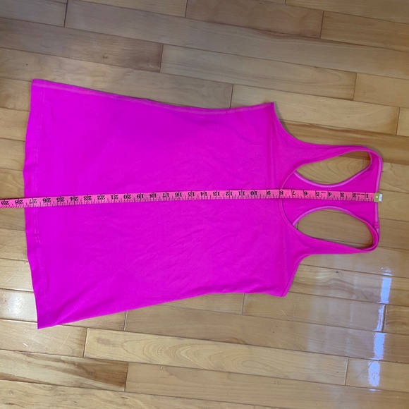 2 LuluLemon Racer Back Tanks Size 8 - Picture 8 of 9